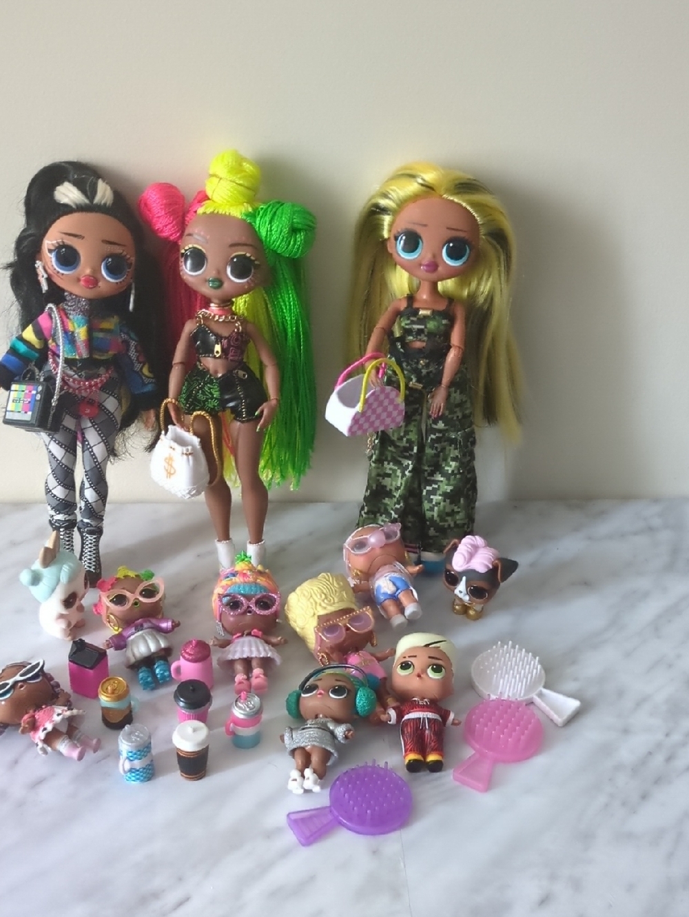 L.o.l   OMGA Surprise  Dolls . Lot Of L. O. L  Surprise Dolls